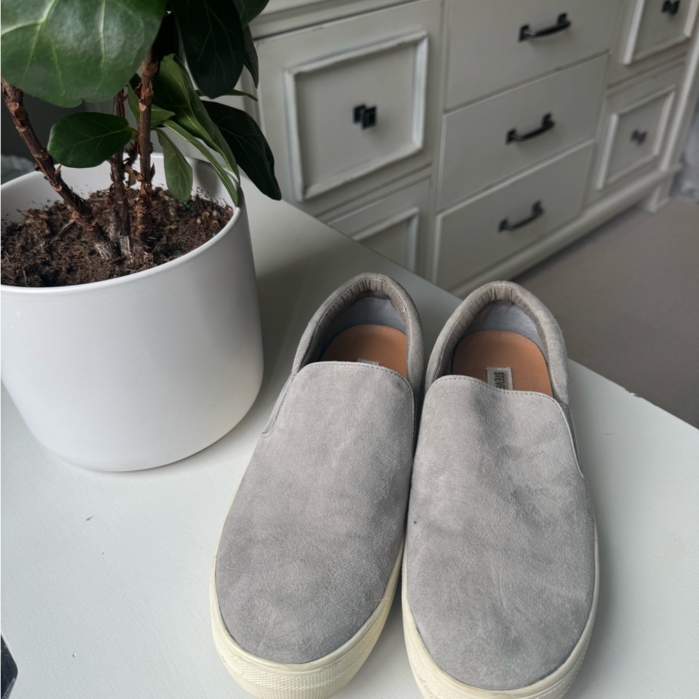 Slip on sneakers